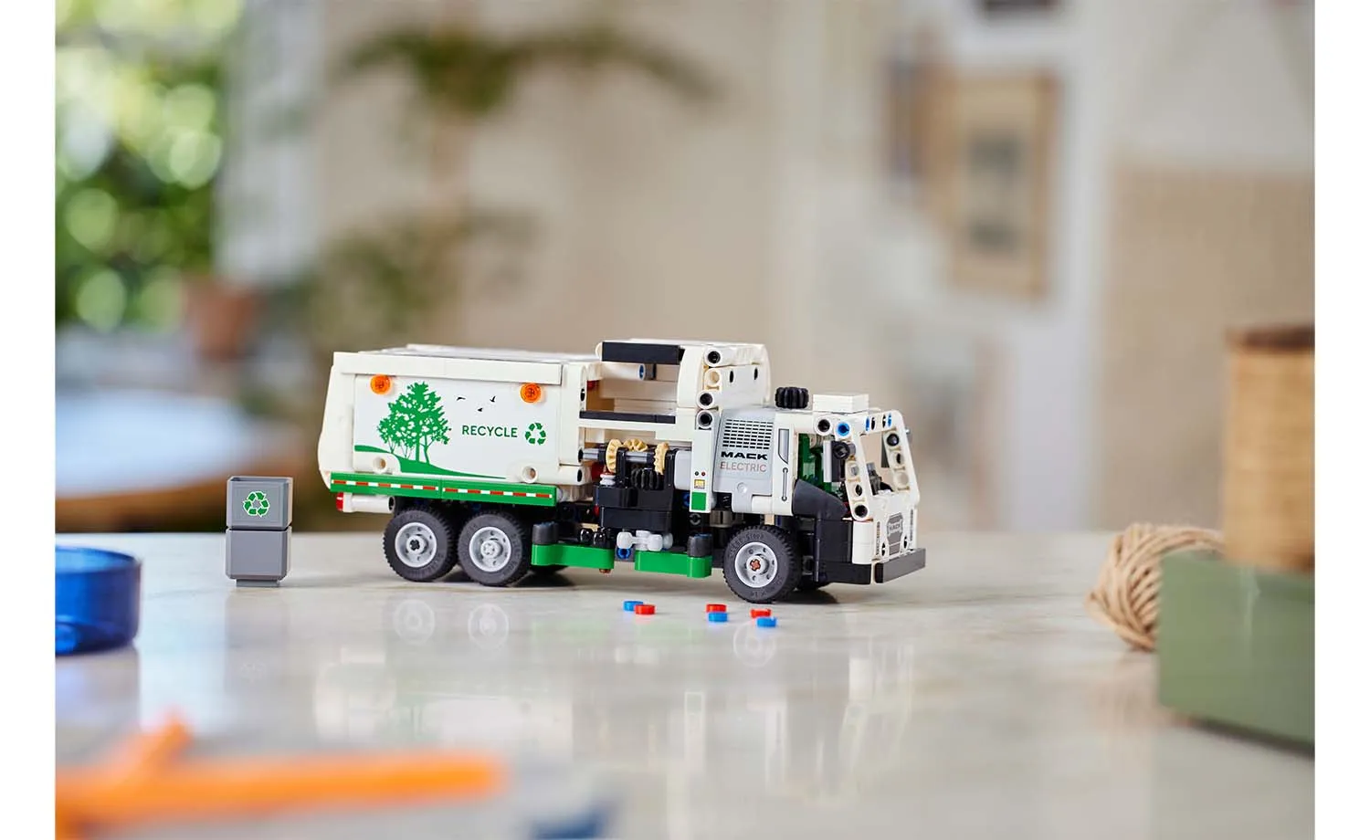 42167 | LEGO® Technic Mack® Lr Electric Garbage Truck