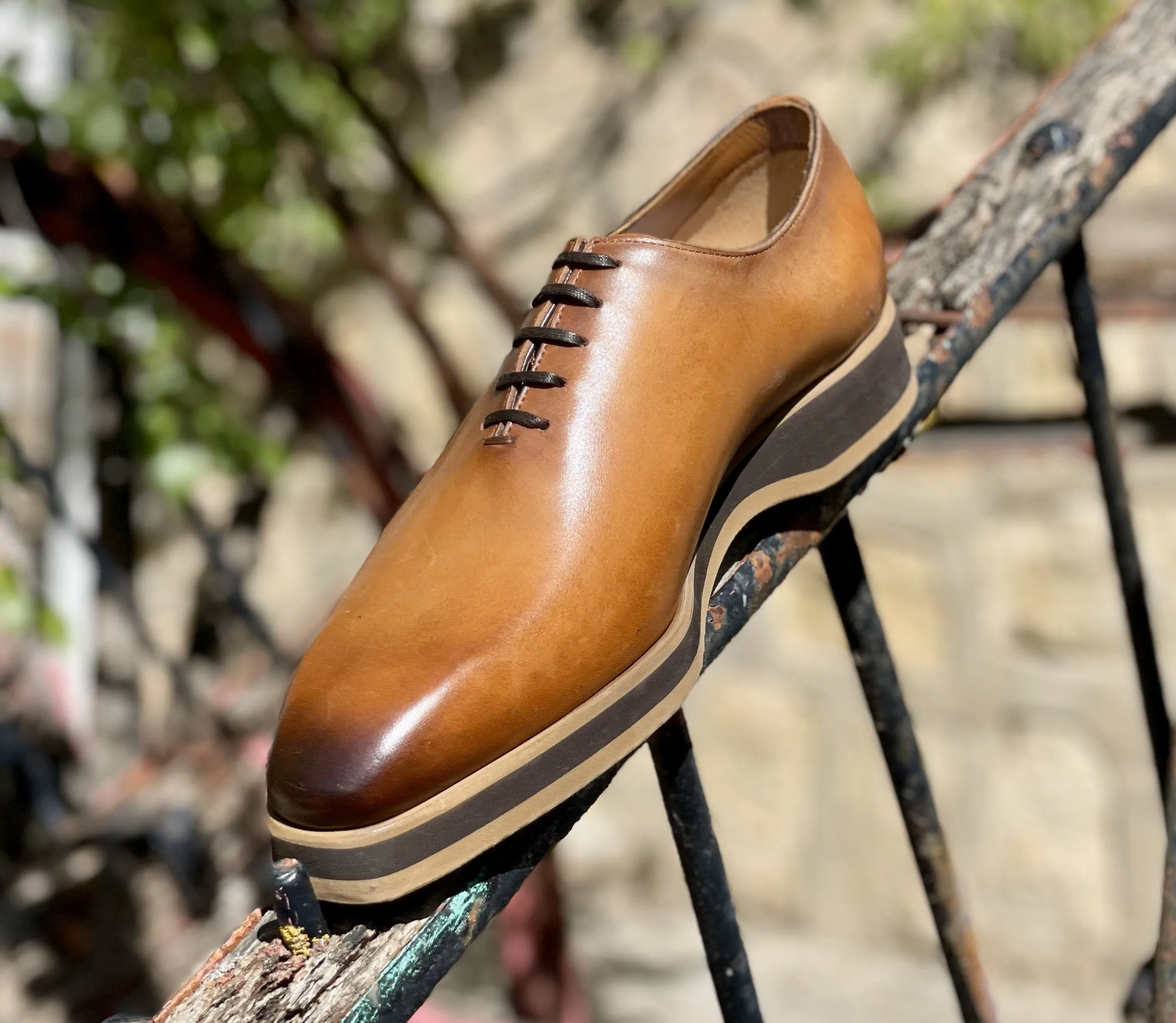 AMBERES LACE UP TAN