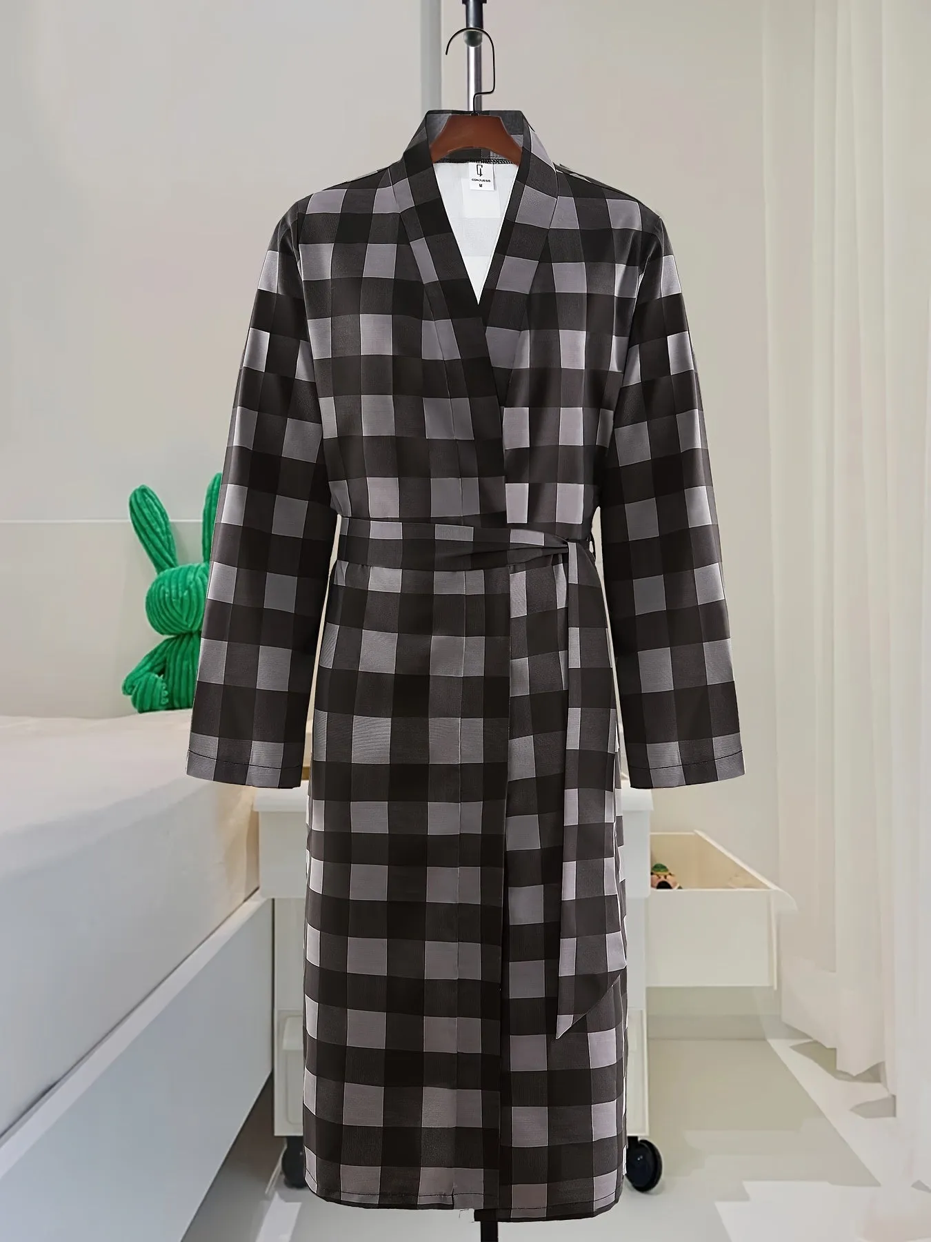 Cozy One-Piece Plaid Robe for Men - Soft, Warm, and Comfortable Home Pajamas with Lace-Up Kimono Design, Ideal for Lounging and Sleeping - Perfect Gift for Him