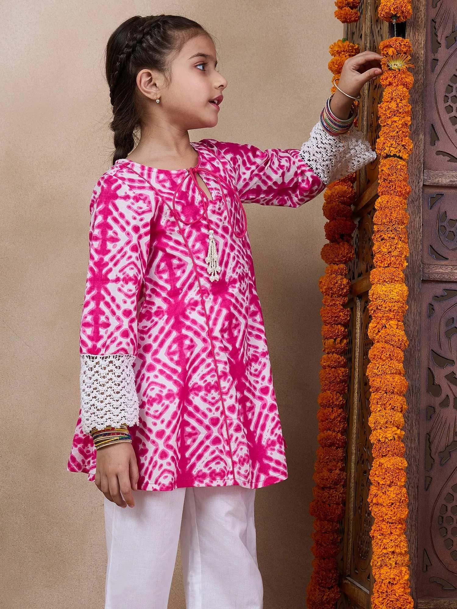 Girls Geometric Printed Tie-Up Neck A-Line Kurta With Trousers