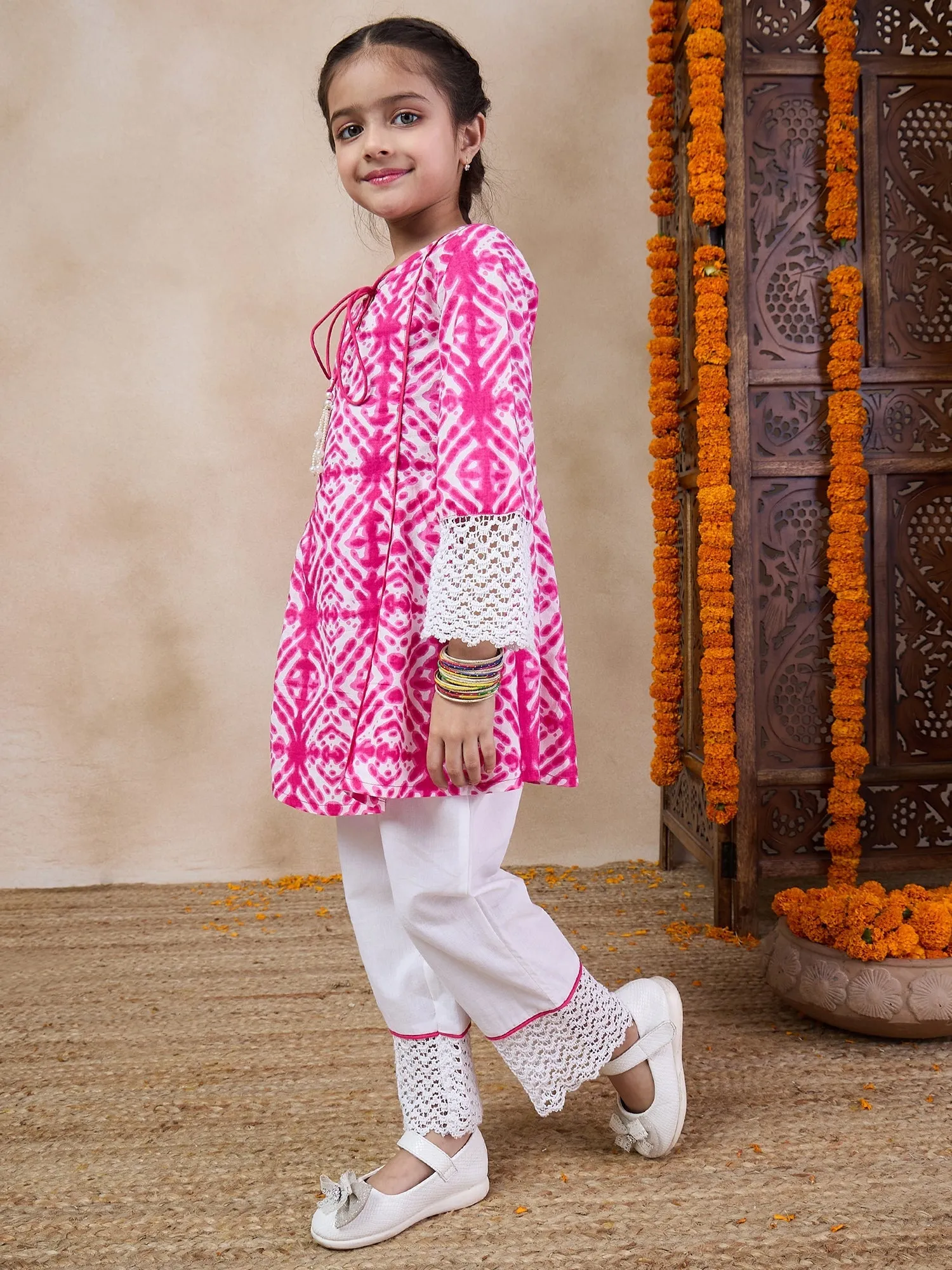 Girls Geometric Printed Tie-Up Neck A-Line Kurta With Trousers