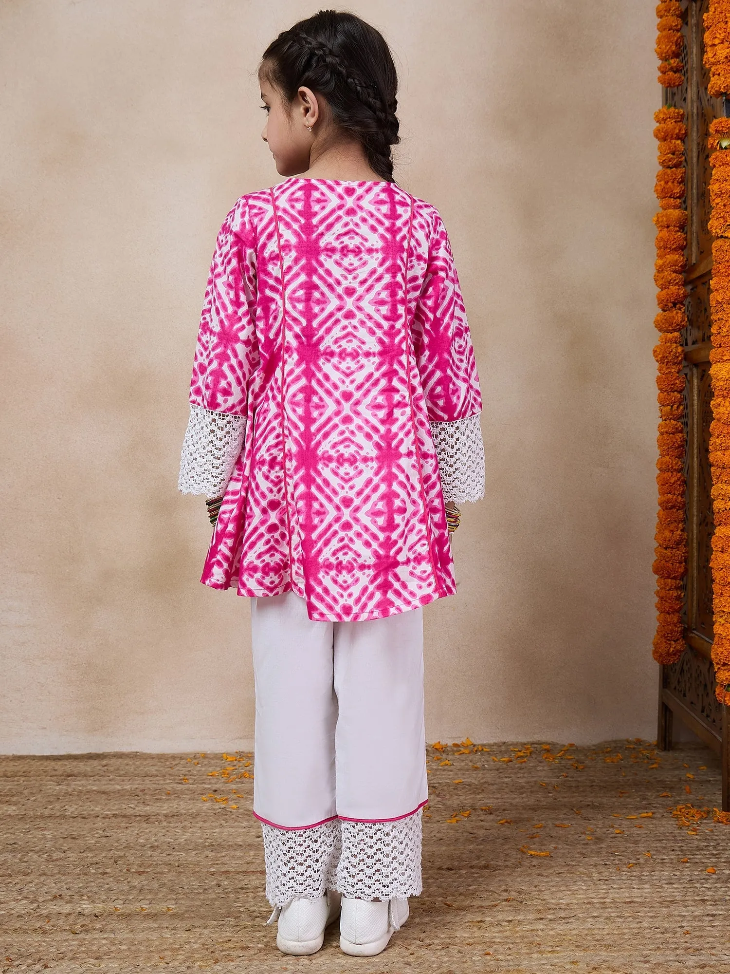 Girls Geometric Printed Tie-Up Neck A-Line Kurta With Trousers