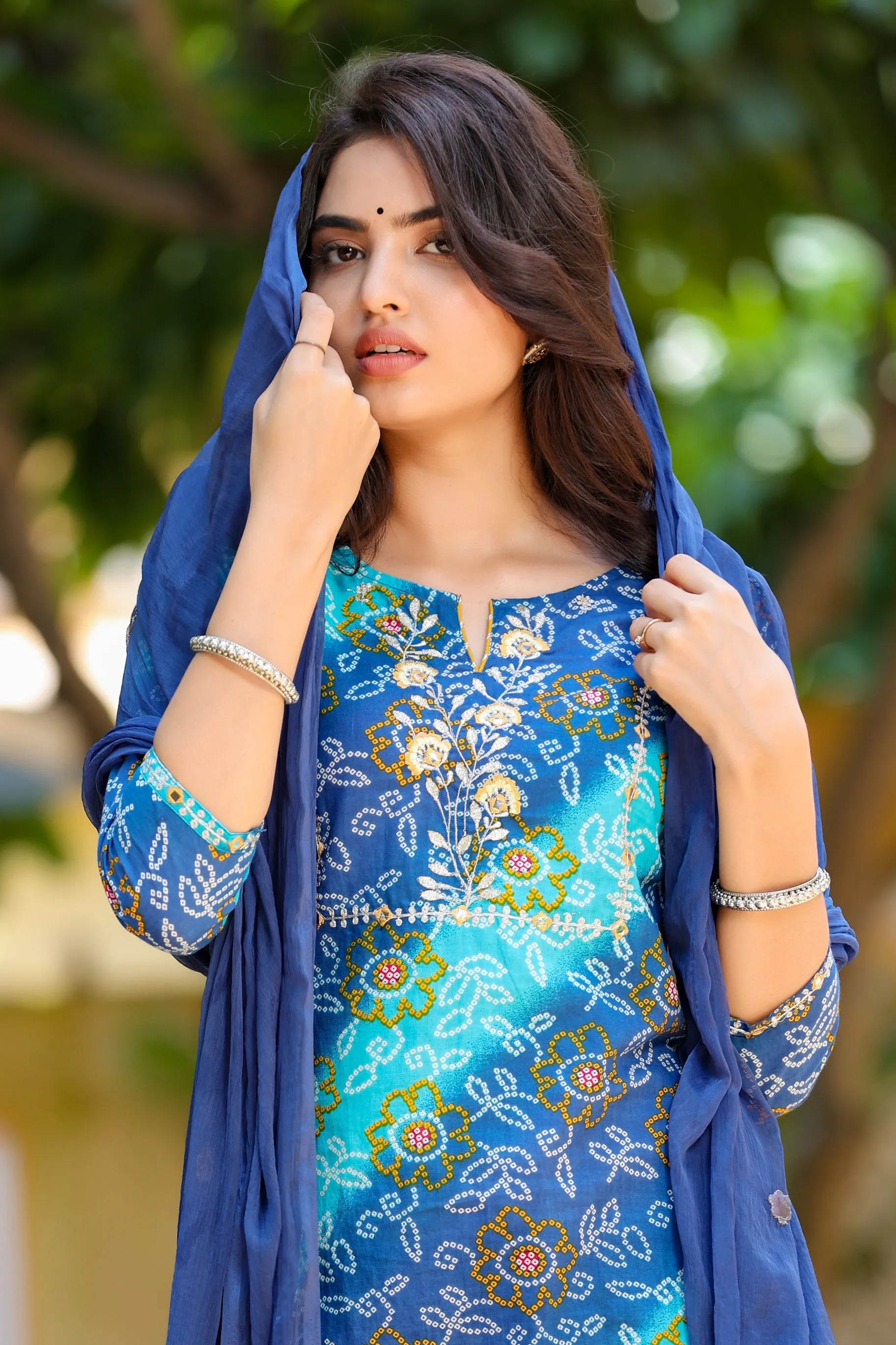 Women Blue Lehariya Printed Dupatta Set