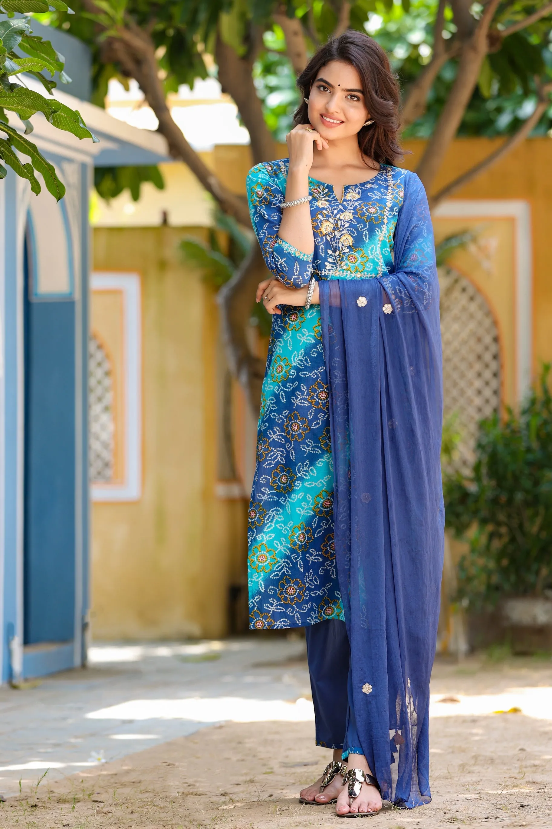 Women Blue Lehariya Printed Dupatta Set