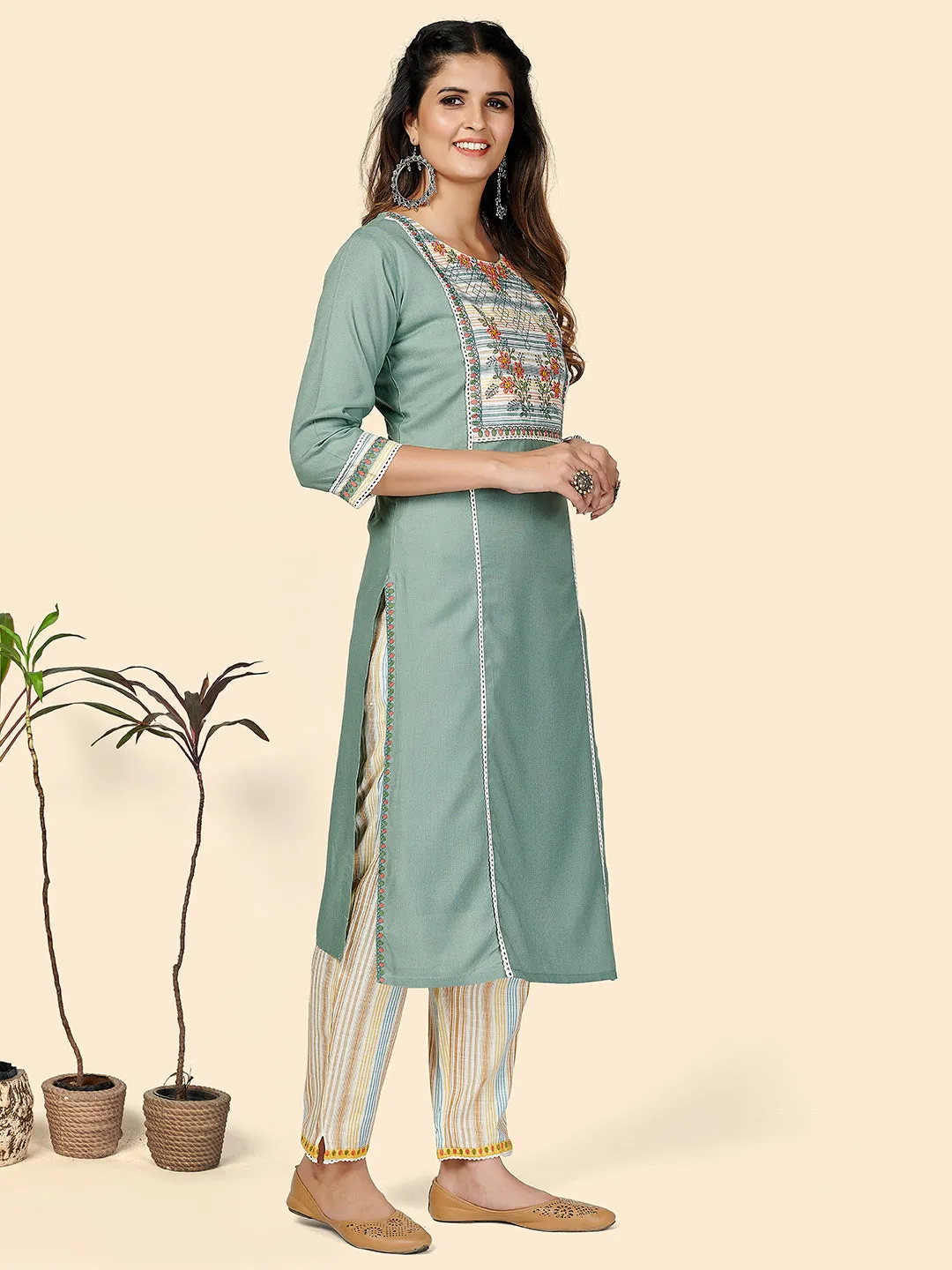 Women'S Embroidered Straight Cotton See Green Stitched Kurta With Pant