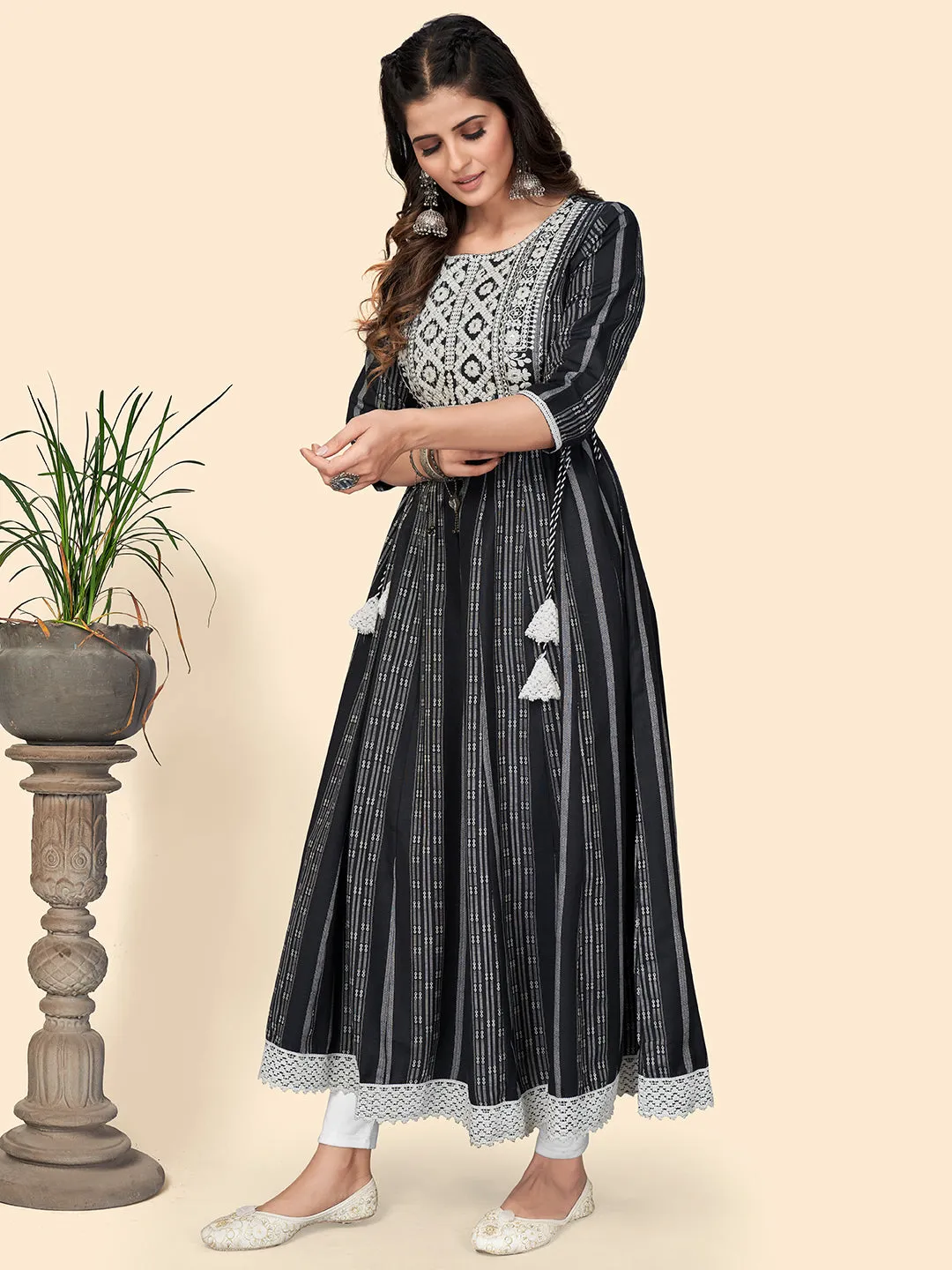 Women'S Print & Embroidered Anarkali Cotton Black Stitched Kurta