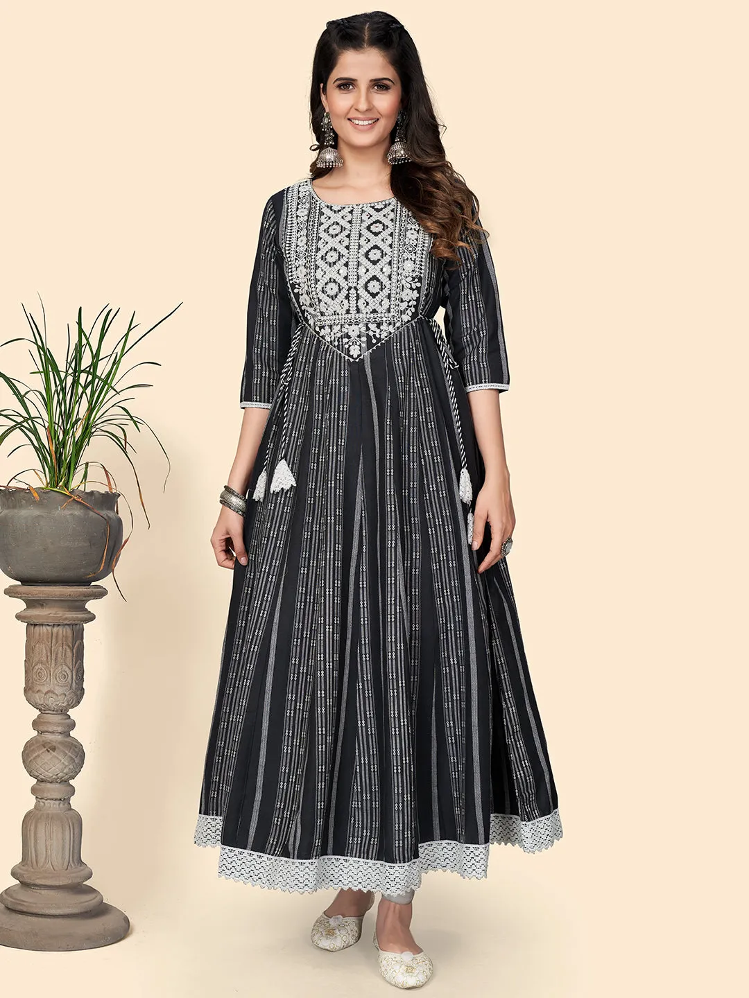 Women'S Print & Embroidered Anarkali Cotton Black Stitched Kurta