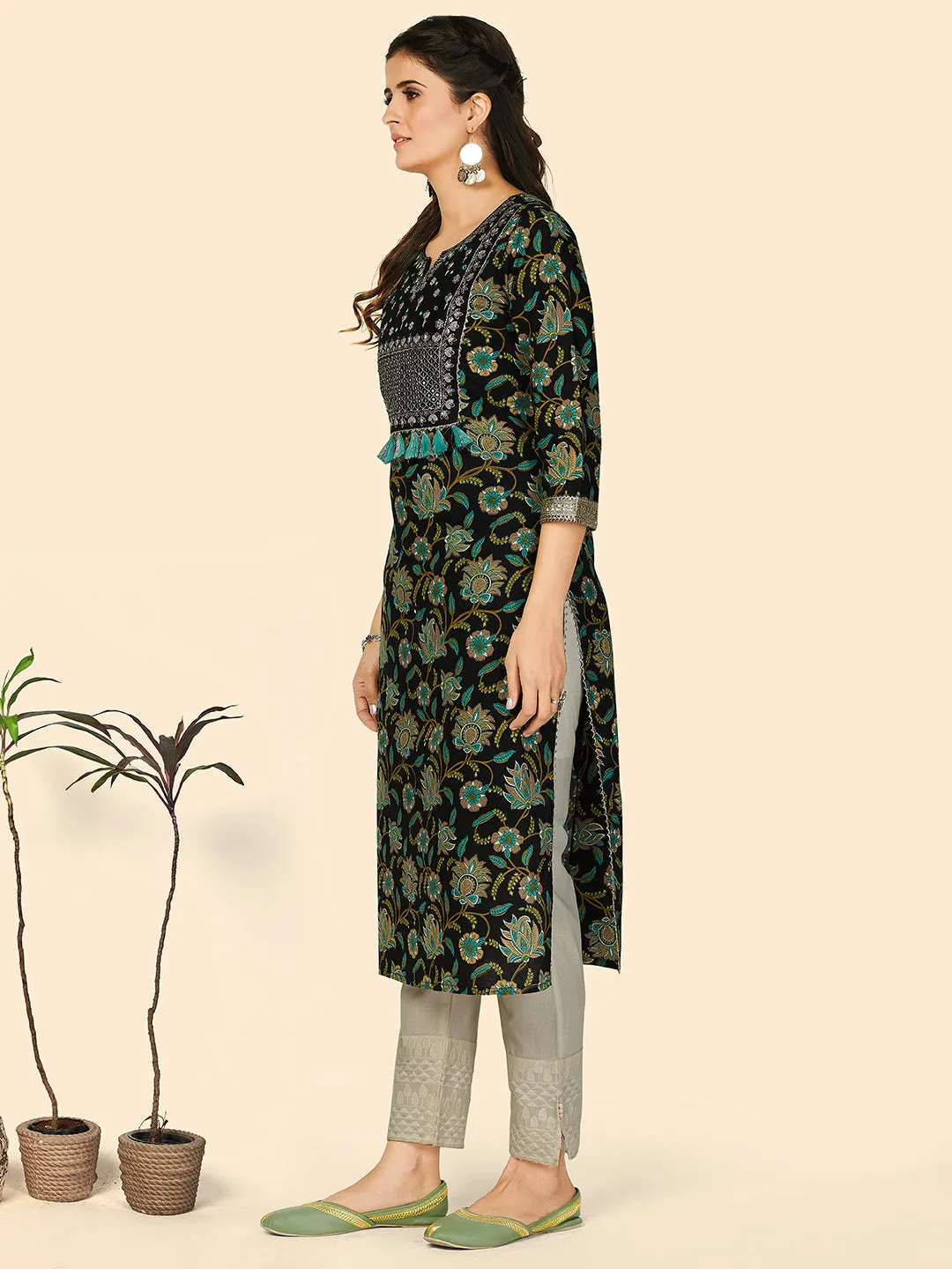 Women'S Print & Sequience Straight Cotton Black Stitched Kurta