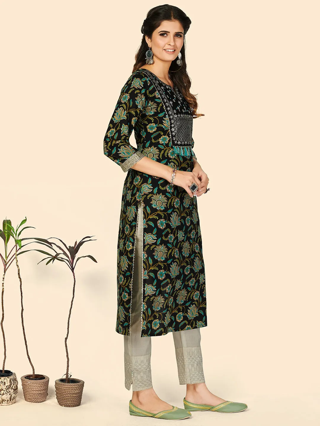 Women'S Print & Sequience Straight Cotton Black Stitched Kurta